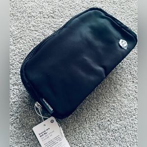 Black Lululemon everywhere belt 1L
